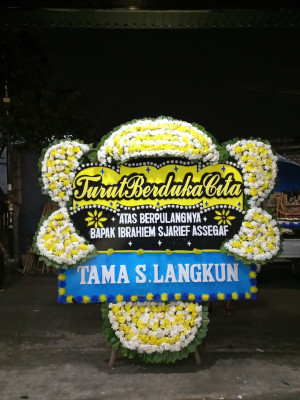 Papan Bunga Duka di Dahana Tabaloho